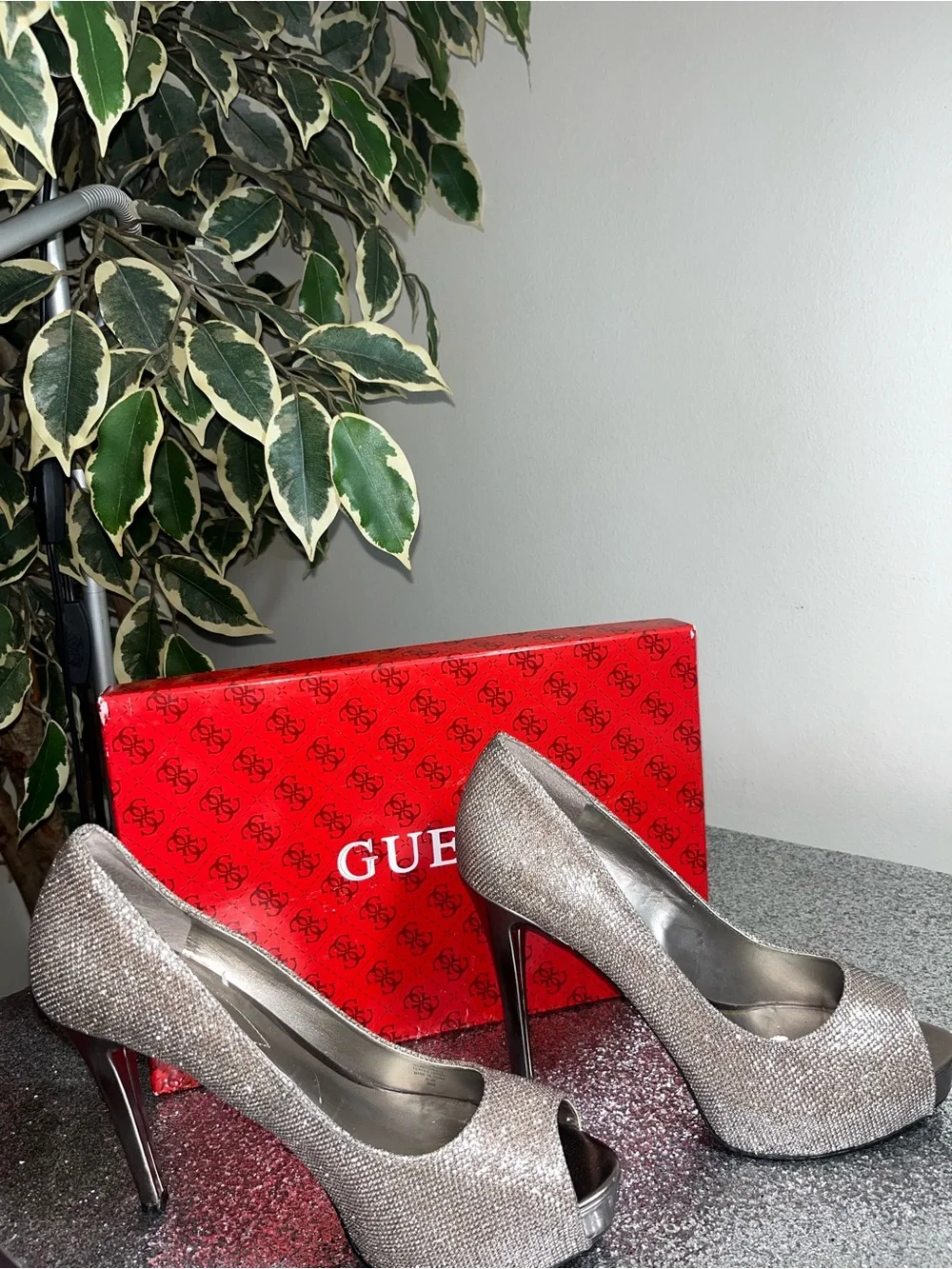 N/A women guess